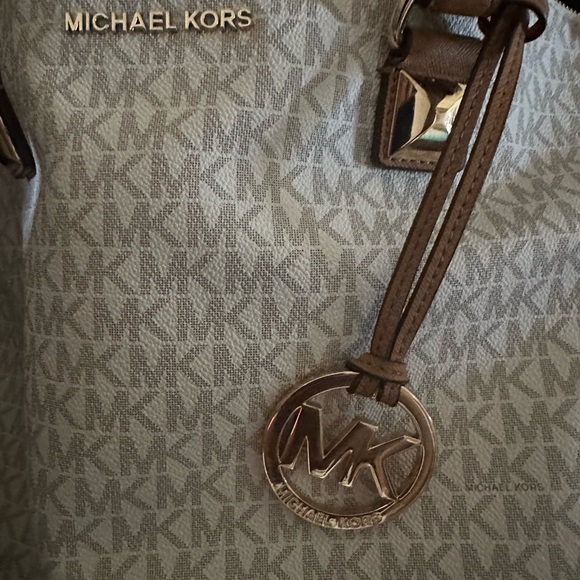 Large Cream Micheal Kors Bag - Picture 7 of 7